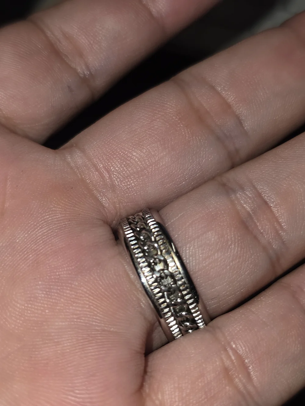 Chain Link Ring With Ridged Edges - Size 10